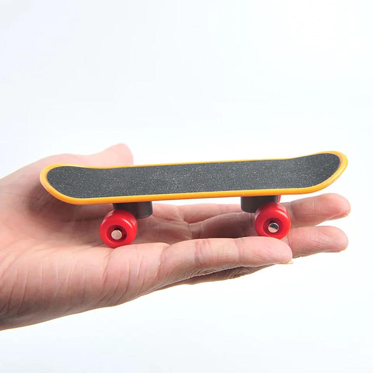 2pcs Parrot Finger Skateboards Set Interactive Mini Scooter for Pets