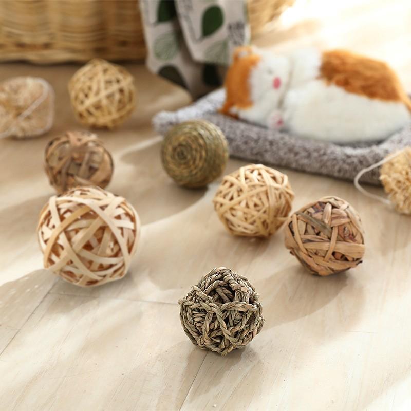 Durable Chew Toys for Rabbits Natural Grass Ball Set