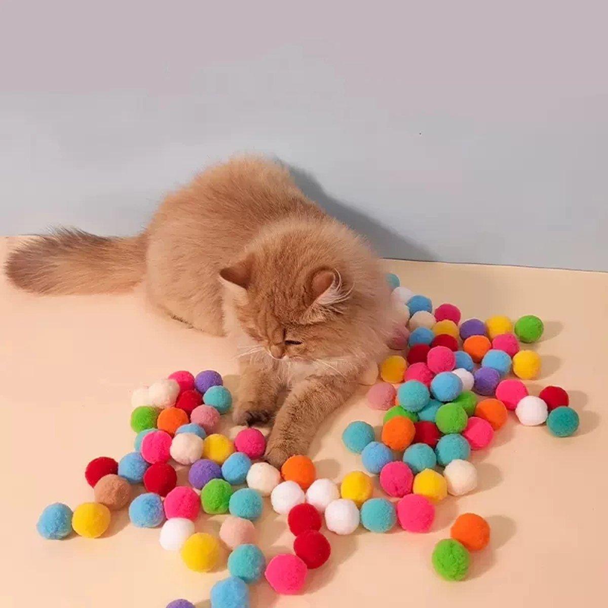 Cat Ball Gun Interactive Toy with 100pcs Colourful Stretch Plush Pom Pom Ball