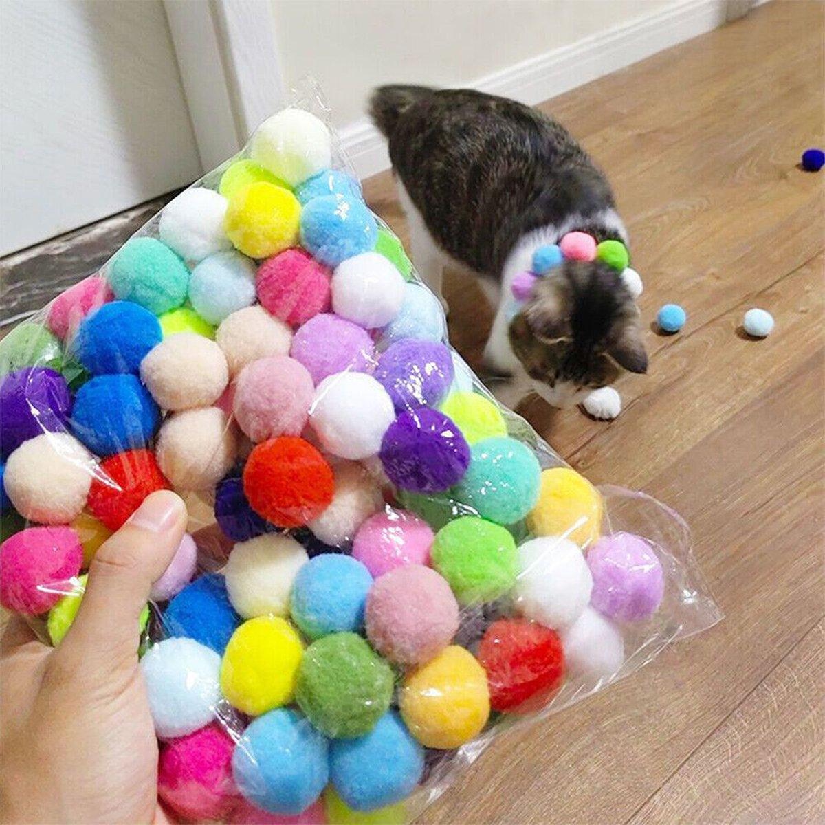 Cat Ball Gun Interactive Toy with 100pcs Colourful Stretch Plush Pom Pom Ball