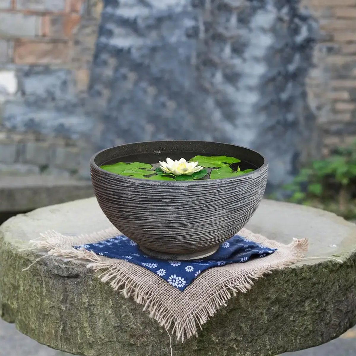 Ancient-Style Resin Fish Tank Bowl